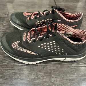 Nike Women's Black and Pink Athletic Shoes